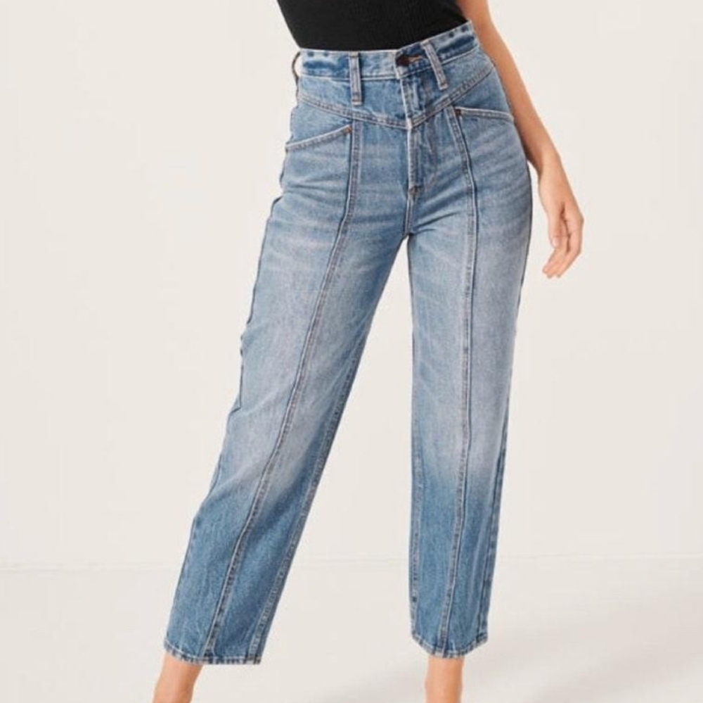 Abercrombie & Fitch Ultra High Rise Mom Jeans